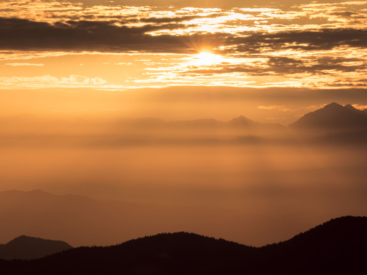 雄大 な夕焼け空の色はraw現像で 白飛びにだけは気をつけて Lightroomではじめる 風景写真raw現像テクニック 第3回 Pictures