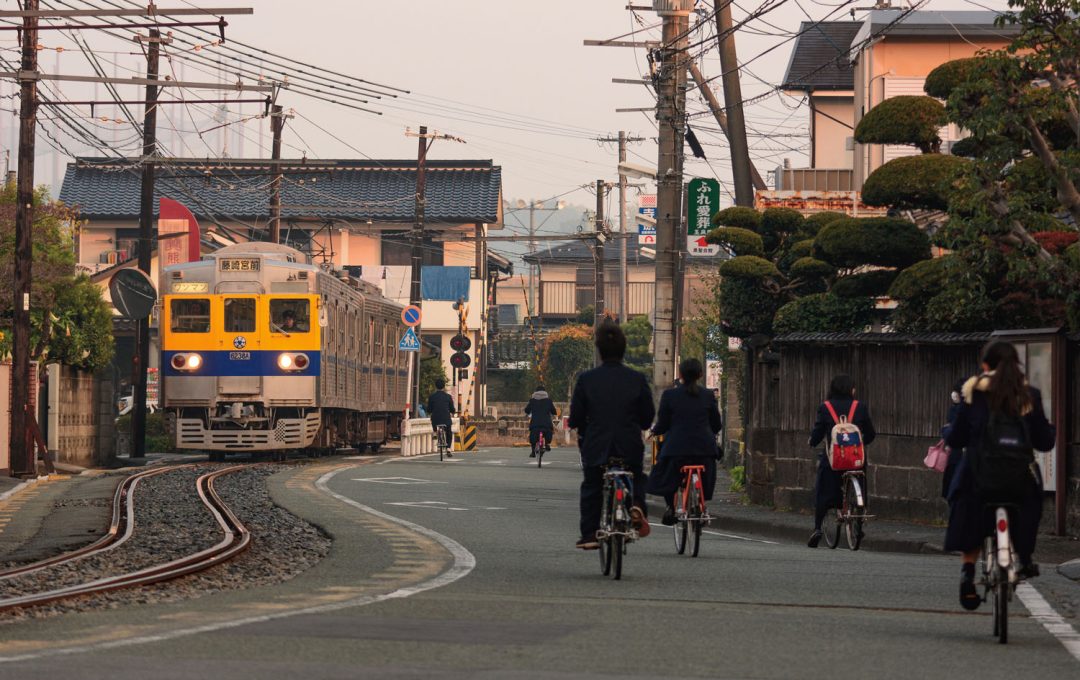 【熊本電気鉄道 黒髪町～藤崎宮前】フルサイズの電車が路上を走る違和感がたまらない！