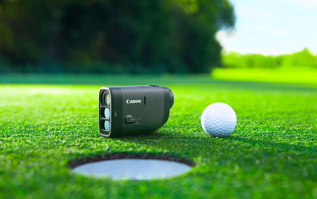 キヤノン初、撮影機能を搭載したレーザー距離計「PowerShot GOLF」発売