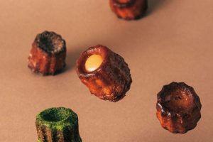 宙に浮く「カヌレ」。どうやって撮ってるの？