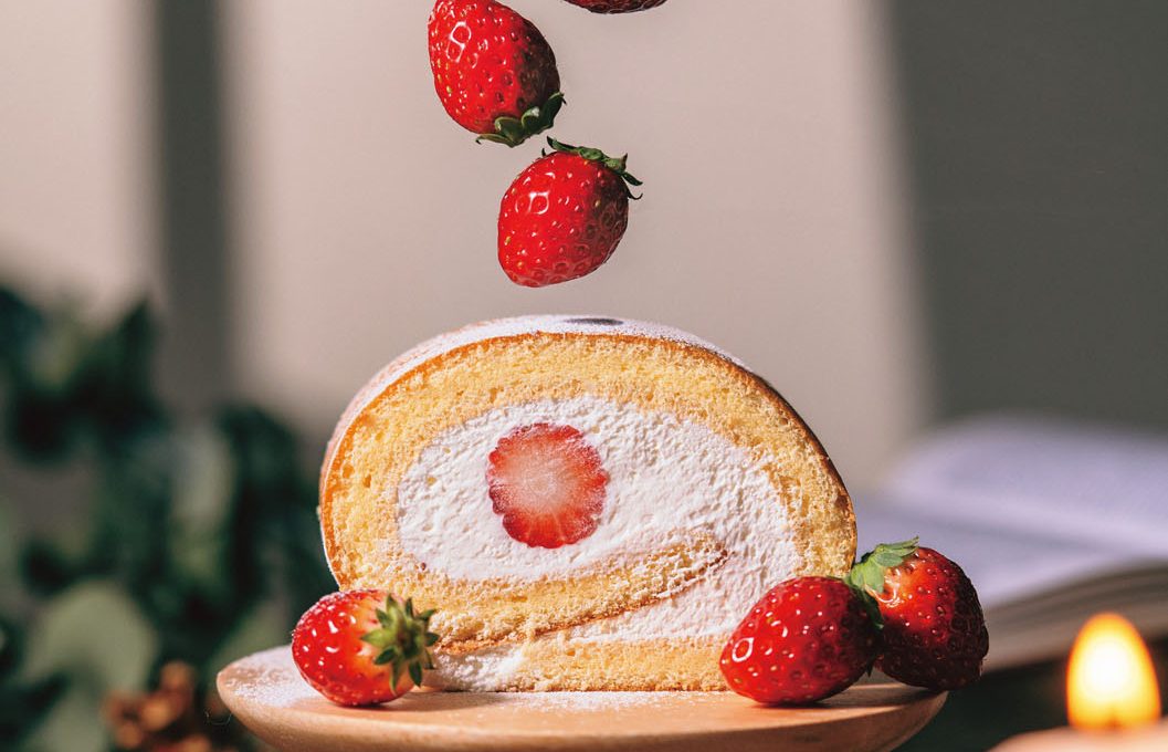 「イチゴのロールケーキ」を照らす自然なライティングはどうやって作る？