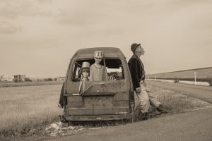 トークショーも開催決定！藤田一咲 写真展「旅するマネキン師」が札幌で開催