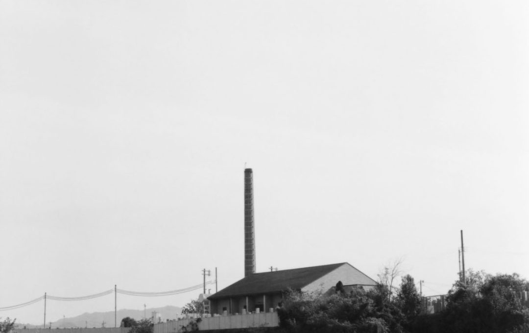 BOOK AND SONSにて表萌々花写真展「沈黙の塔 Tower of Silence」開催｜2025年11月13日(木)〜12月2日(火)