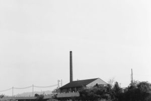 BOOK AND SONSにて表萌々花写真展「沈黙の塔 Tower of Silence」開催｜2025年11月13日(木)〜12月2日(火)